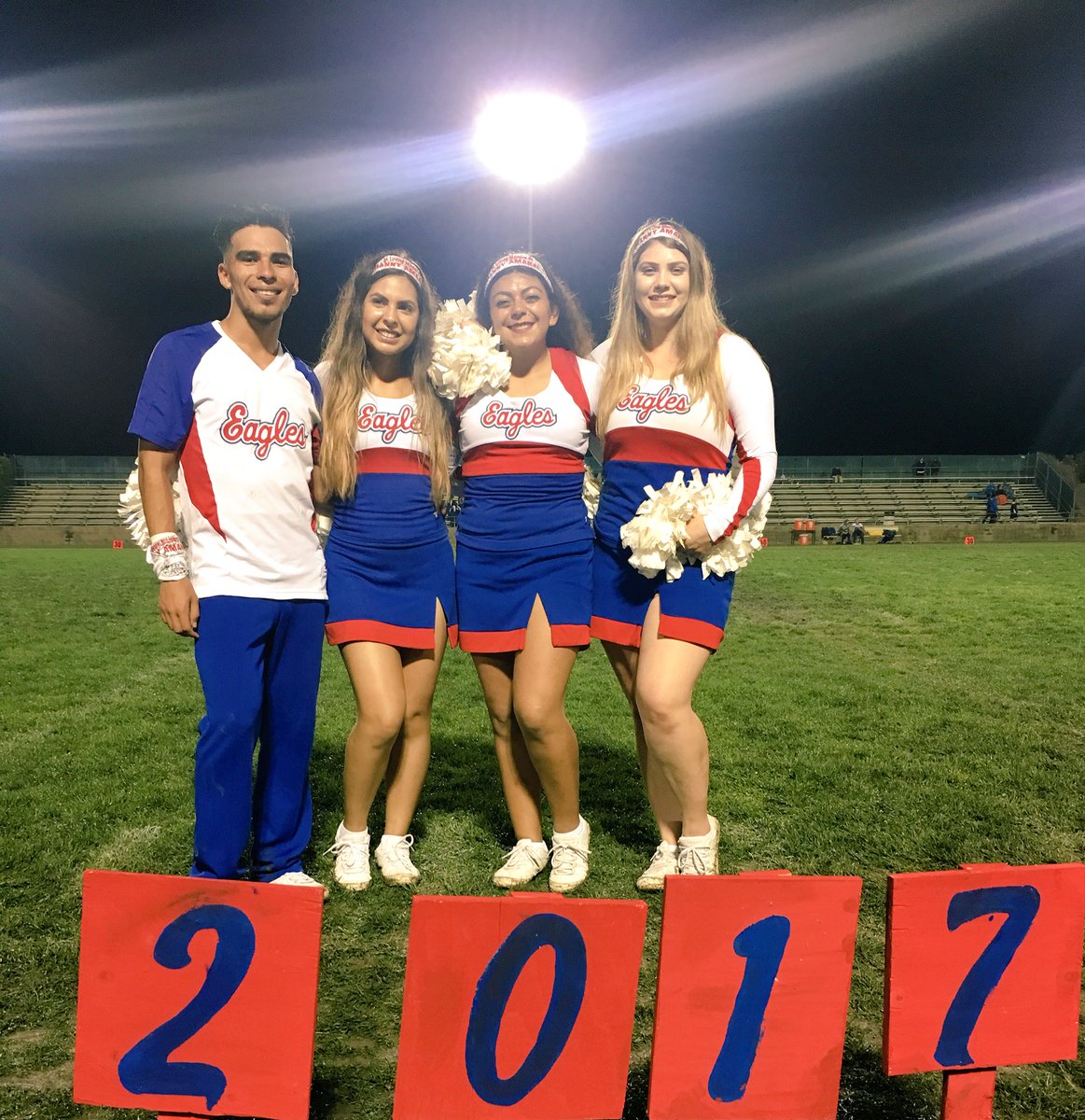 FhsEagleCheer's tweet image. Reflecting upon senior night❣️ We love our seniors🎉