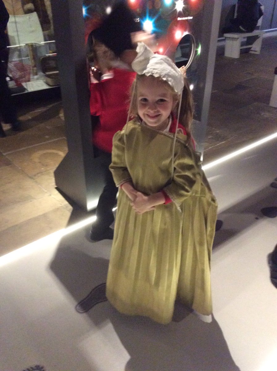msboyes11's tweet photo. Great fun dressing up and finding out how different life was in the past @BoothferryPS https://t.co/3wNk4mTn1e