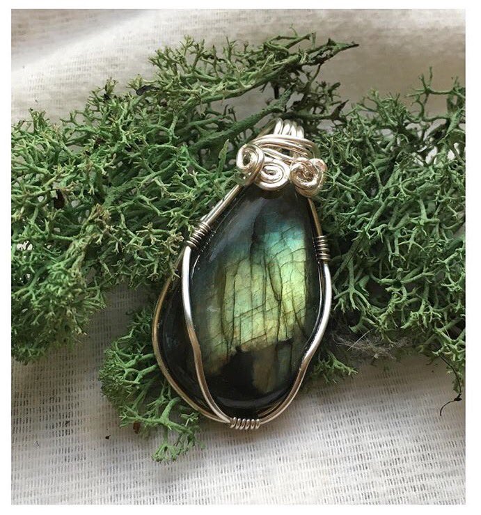 HailstoneCraft's tweet photo. Magic. #Labradorite is enchanting. https://t.co/88Q1Lr820M
