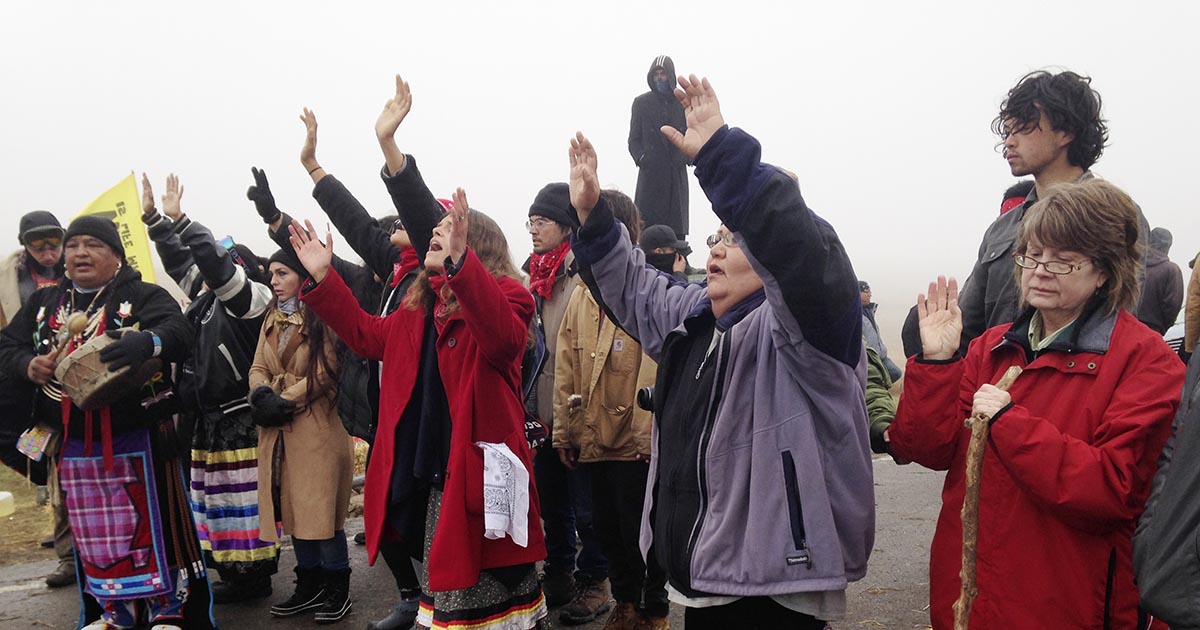 TheTylt's tweet photo. Should the Dakota Access Pipeline be shut down? Vote now https://t.co/gbHqeg5kgh Share #BuildDAPL or #stopDAPLNow https://t.co/8cBhxIX3OA