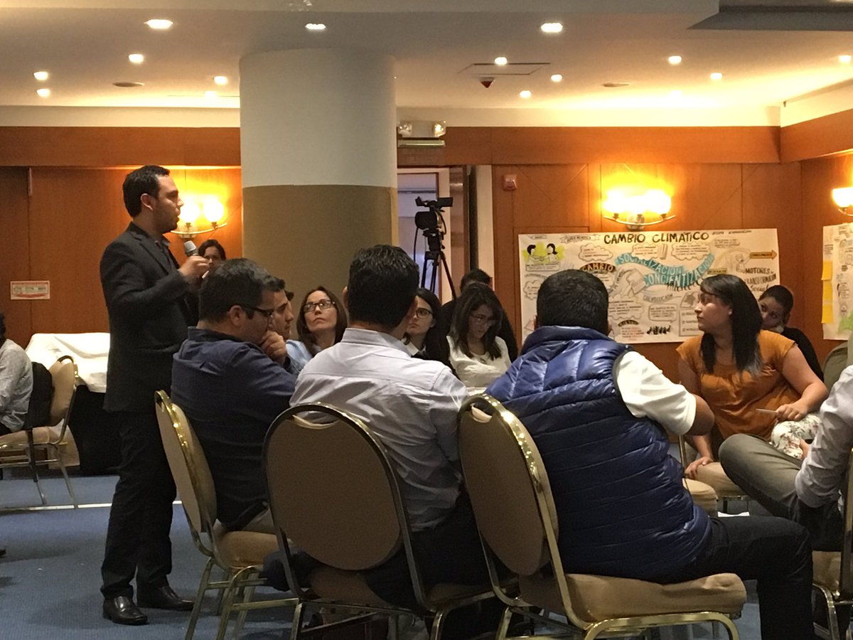 jorgegutie's tweet photo. @ERICKVILARO habla de retos de comunicación audiovisual proyectos #comunicaclima 15 Nov @ELTIEMPO @IDEAMColombia https://t.co/zP7L9CT5me
