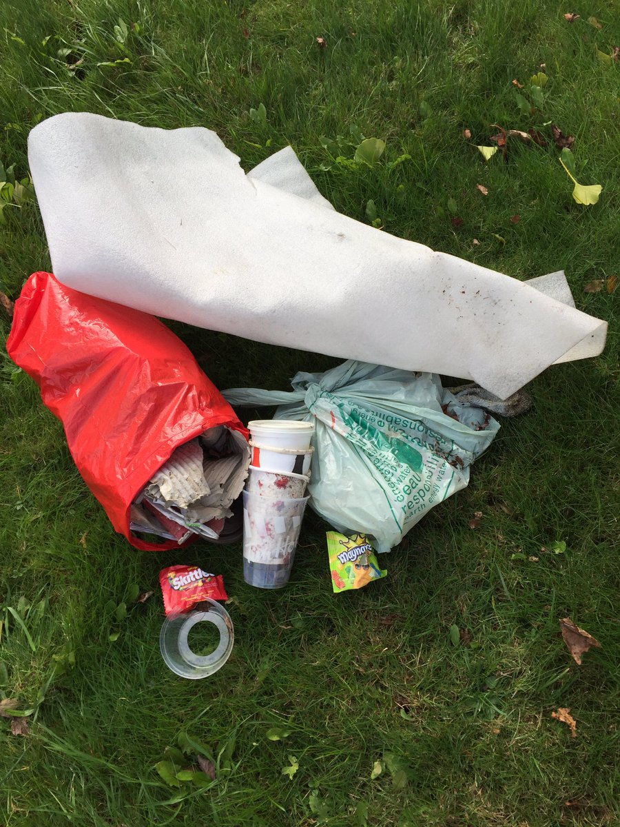 kcopela's tweet photo. Impromptu #litterrun through Burnside today. C'mon man, stop throwing your trash on the ground! @LukeShoeFitter https://t.co/SQCSRGud0S