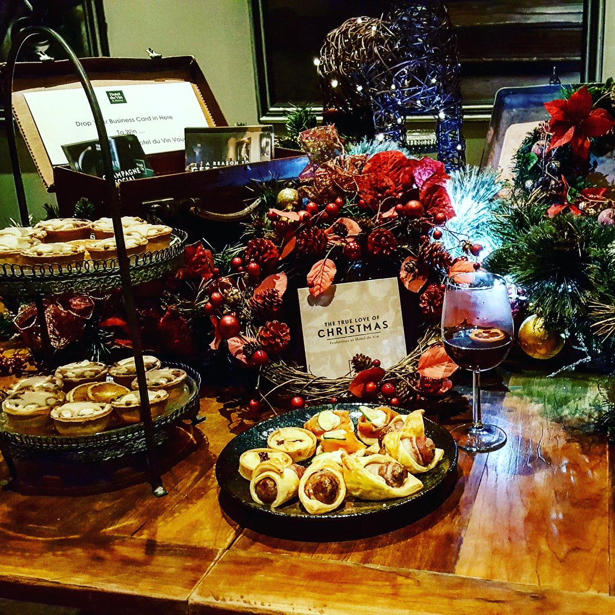 Fab night @HdV_Edinburgh this evening and a little taster if what's to come this Festive Season! #christmas #edinburgh #mulledwine