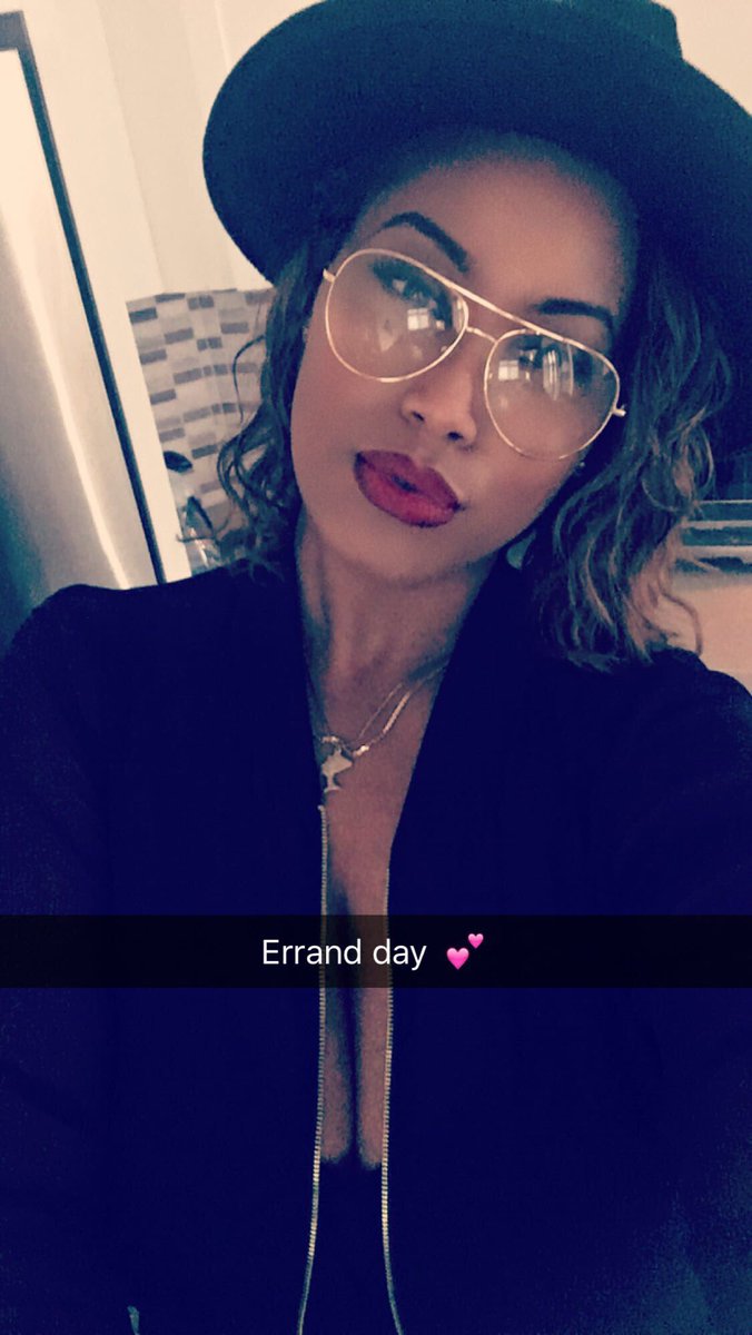topmodelelle's tweet photo. Yesterday's errand look 🤓 https://t.co/q0mpEGhWPS