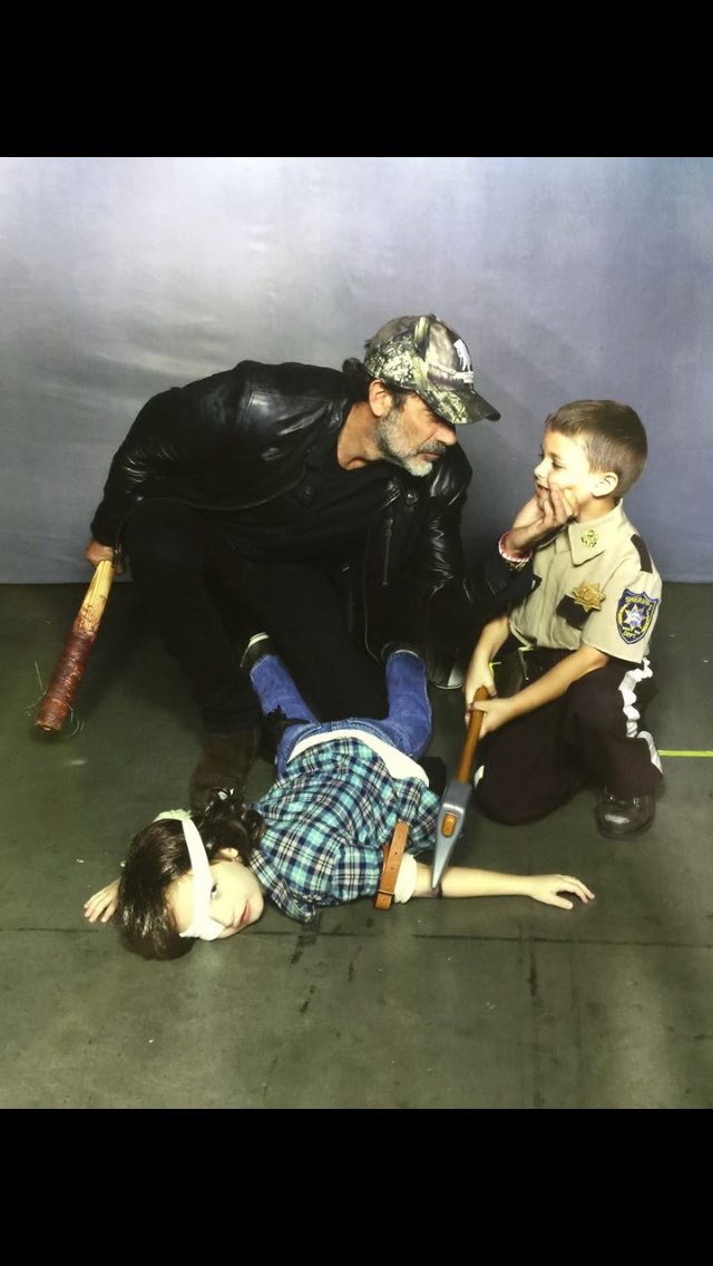 JDMorgan's tweet photo. Thank you to @WalkrStalkrCon for an unbelievably cool weekend! You fans are the greatest. Seriously. It was a privilege to meet you all. https://t.co/OZzVV0BppF
