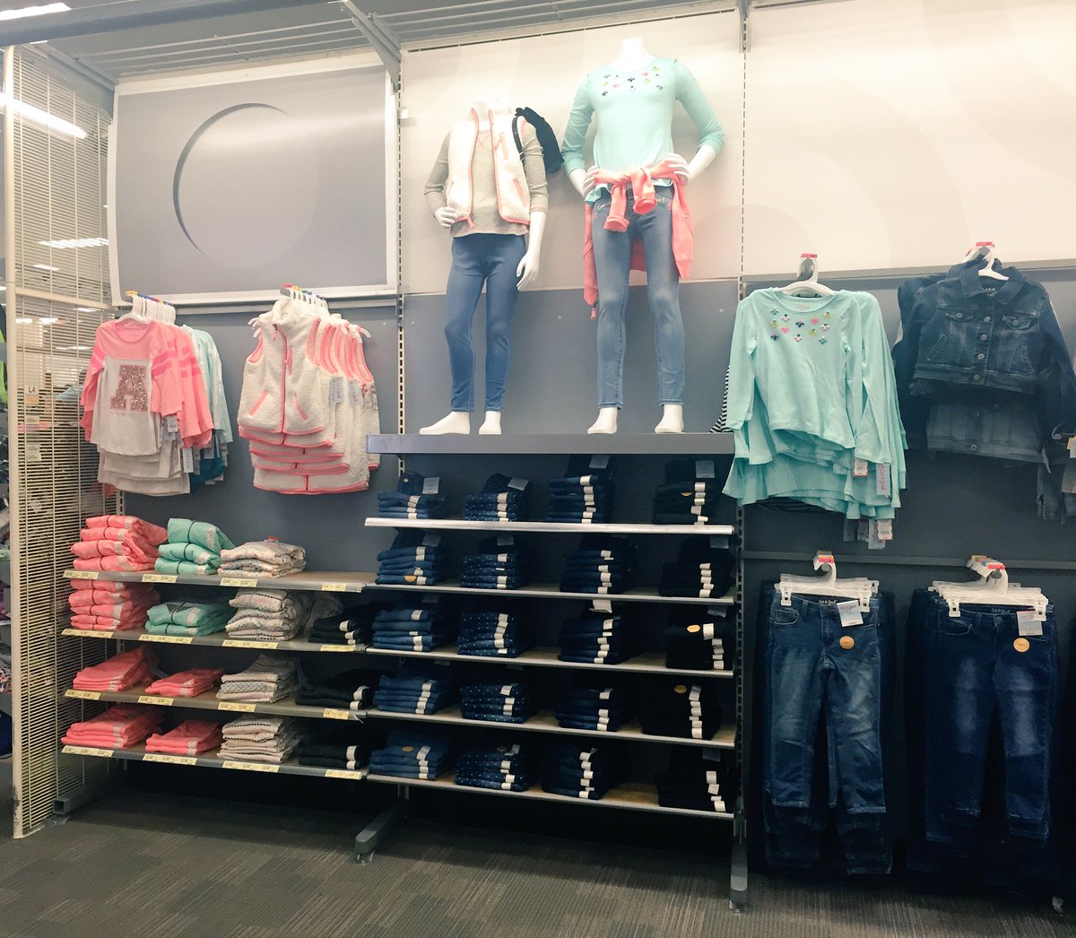 Jillianjoaquin's tweet photo. Making an IMPACT for our guests with @Gabe_Tgt #basics #T2096 #girlsremodel https://t.co/D3zCszQlGd