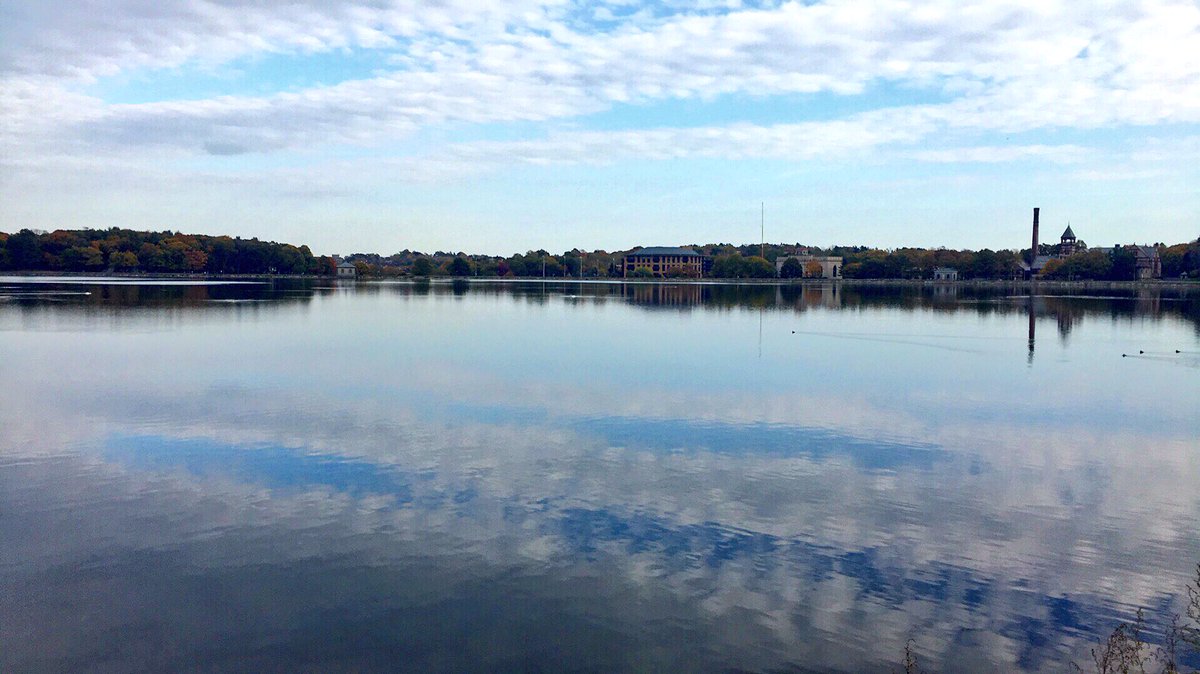 Emjay1028's tweet photo. Any day I can wear shorts in #Boston in #November is a good day! Enjoyed the sun before the clouds rolled in. #ViewFromMiddayRun #MelWeather https://t.co/qPbYx6VZxk