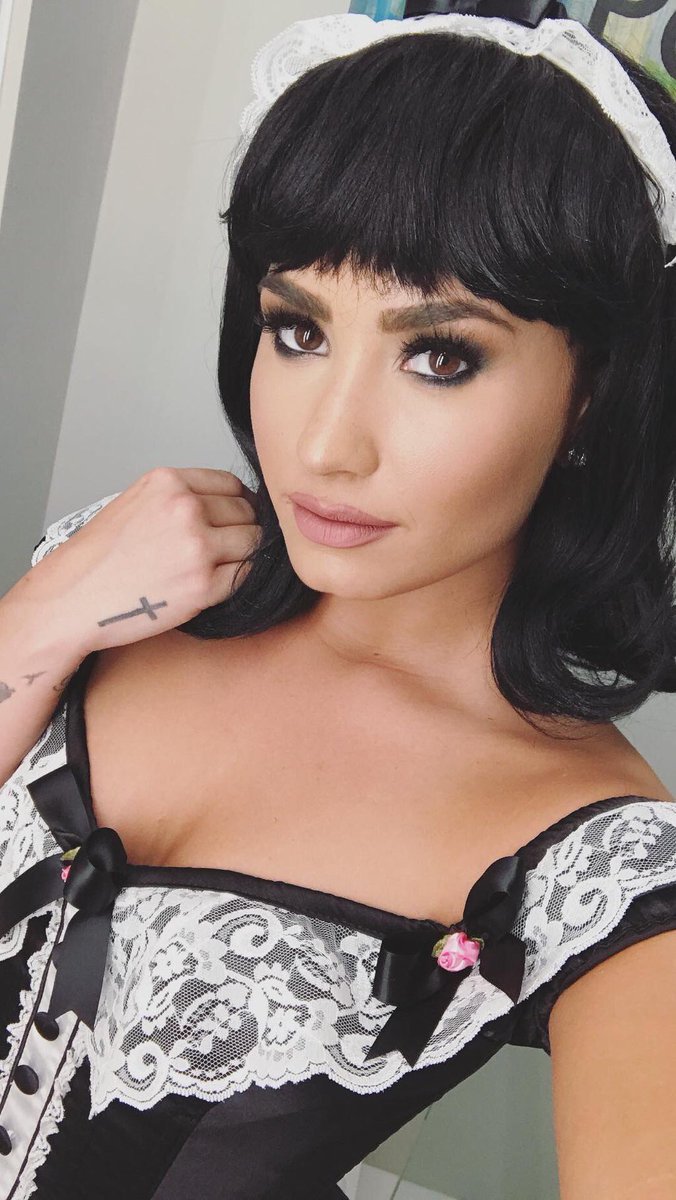 Paloma_roque__'s tweet photo. O fato é q Demi Lovato nasceu pra ser Branca De Neve, ou Branca de Neve q nasceu pra ser Demi Lovato, já nem sei mais.
 #DemiBeingSnowWhite https://t.co/hpAHuIws9S