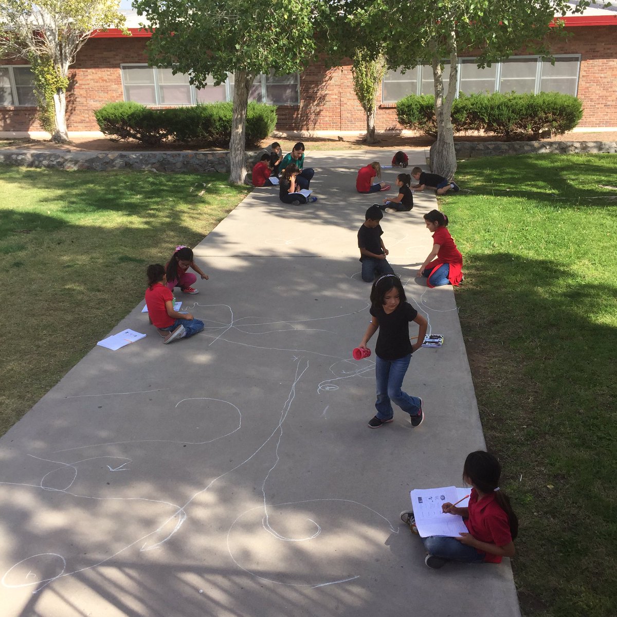 Michelleapsey1's tweet photo. It's all about the weather! Great job 2nd grade! #TravisTornadoes#activelearningday #IamEPISD https://t.co/pxyqxW48pb