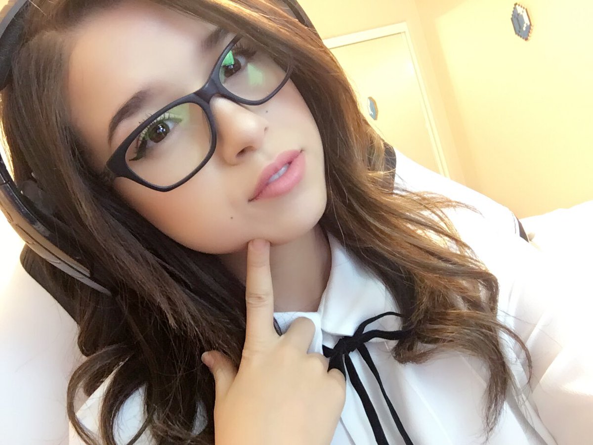 got new glasses I'm live http://www.twitch.tv/pokimane.