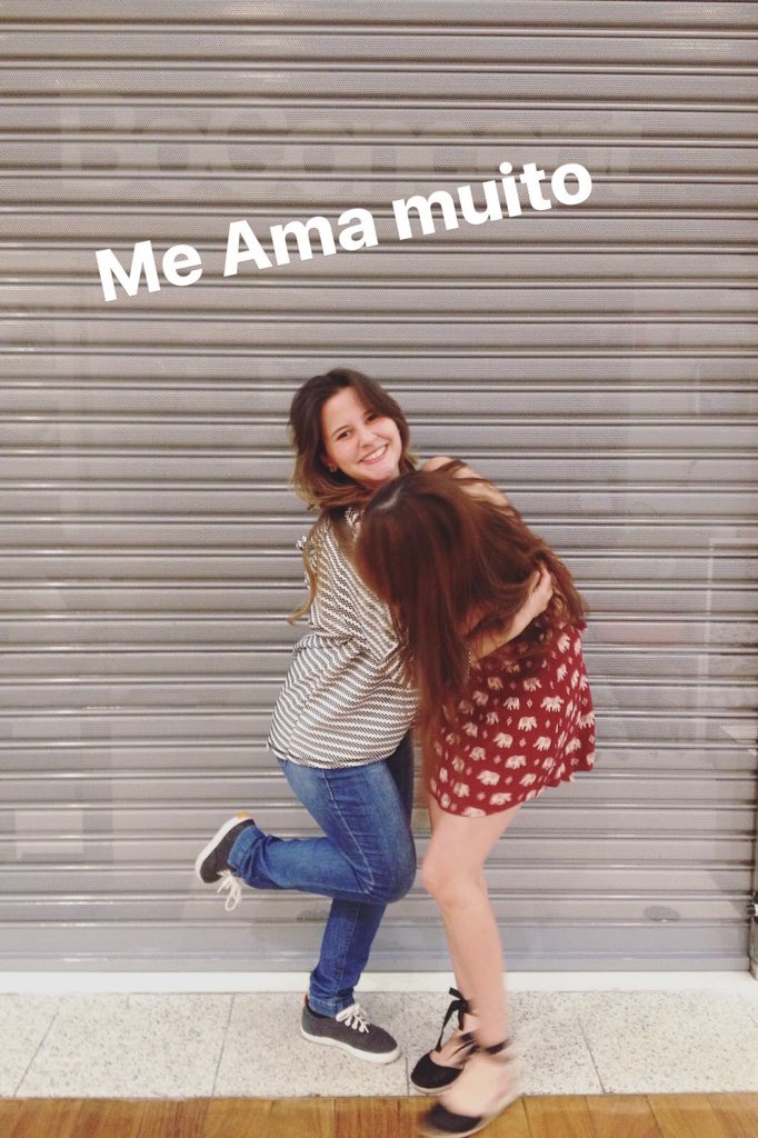 Josisousa_'s tweet photo. Era pra gente ter fotos normais mas a amiga ñ colabora sabe kkkk @Marirmt https://t.co/sdpjwW927m
