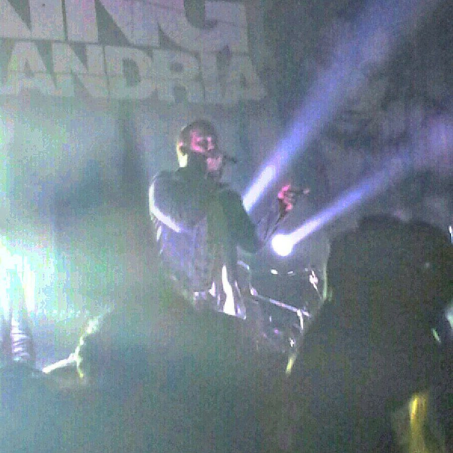 divinecalamity3's tweet photo. Danny's back!! :D 
#askingalexandria #houseofblues #Chicago #danny #welcomeback https://t.co/I504GsUkEK