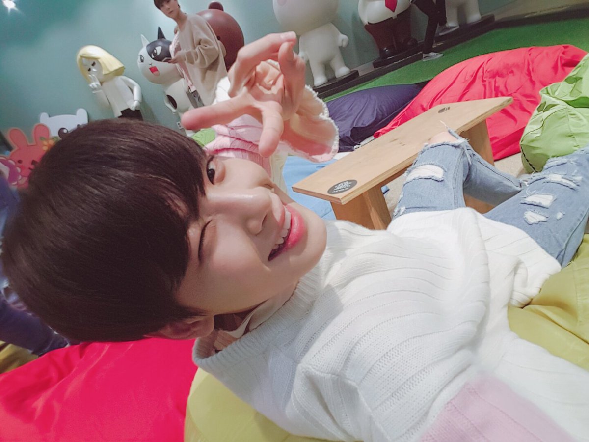 저 어제 눈오는 꿈꿔서 이 노래 들었어요ㅎㅎㅎㅎ
올해는 첫눈이 언제 올까요??
#EXO 선배님 #첫눈 들으면서 차모닝😁