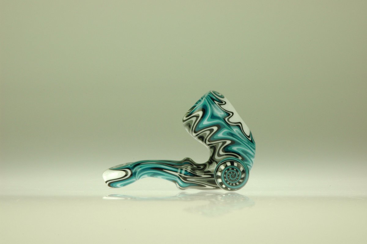 TobaccoLEAFinc's tweet photo. #Sherlock #handpipe by @KennarooGlass 
https://t.co/gwLah5s2Kx
#glassart #headyart #glassporn #smoke #pipe #pipes #heady #glass #kennaroo https://t.co/ROO44qMrTi