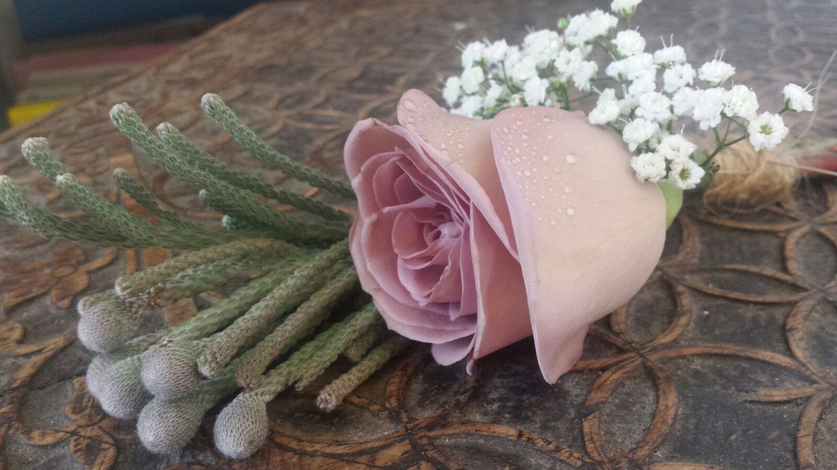 DevonFlowerpot's tweet image. Getting married in #Devon? #weddinghour Floral design is our thing.