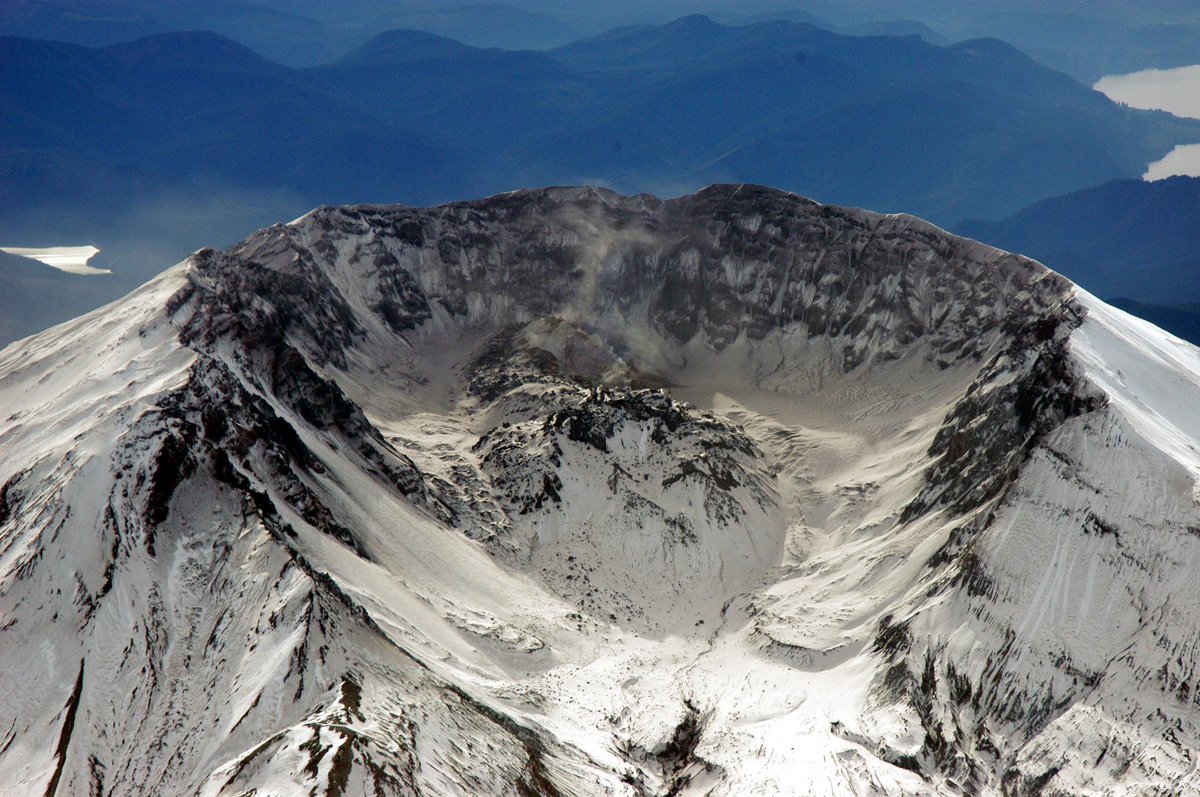 USGSVolcanoes's tweet photo. #iMUSH imaging research shows #MtStHelens #magma generated east of volcano & moves west to feed magma storage region https://t.co/qBzYZPnFAS https://t.co/knVSTsVx28