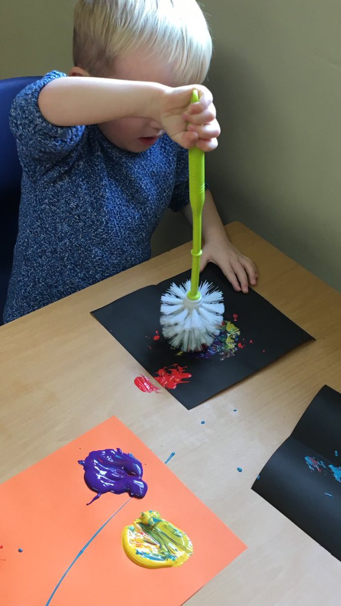 LambsNursery's tweet photo. Toilet brush painting!! #thinkoutsidethebox #alwaysbeingcreative #littlelambs #artistsinthemaking #spreadthehappiness https://t.co/YboCBWFZJd