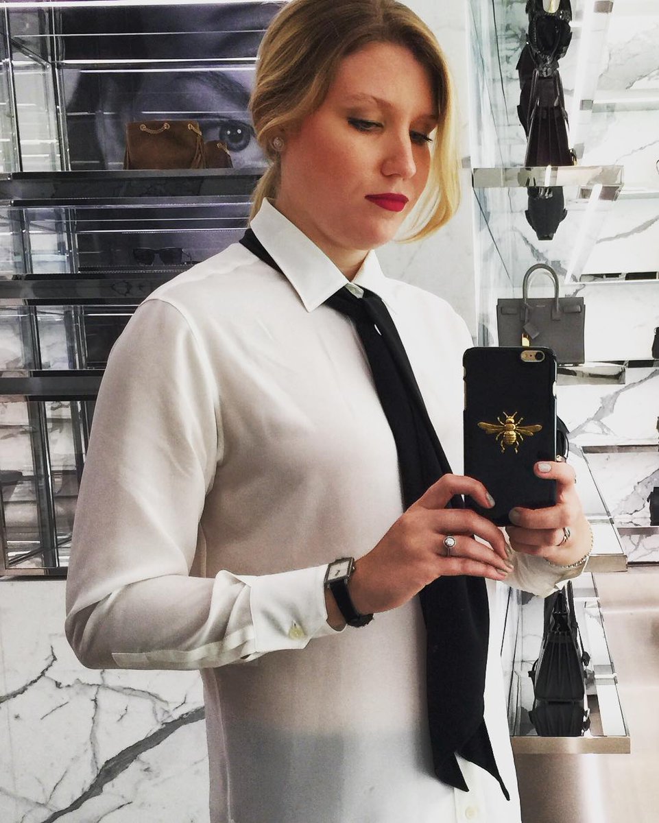 casecavern's tweet photo. When your case is too cute so you stop to take a selfie at work 😍 https://t.co/bnGJBIHM1c