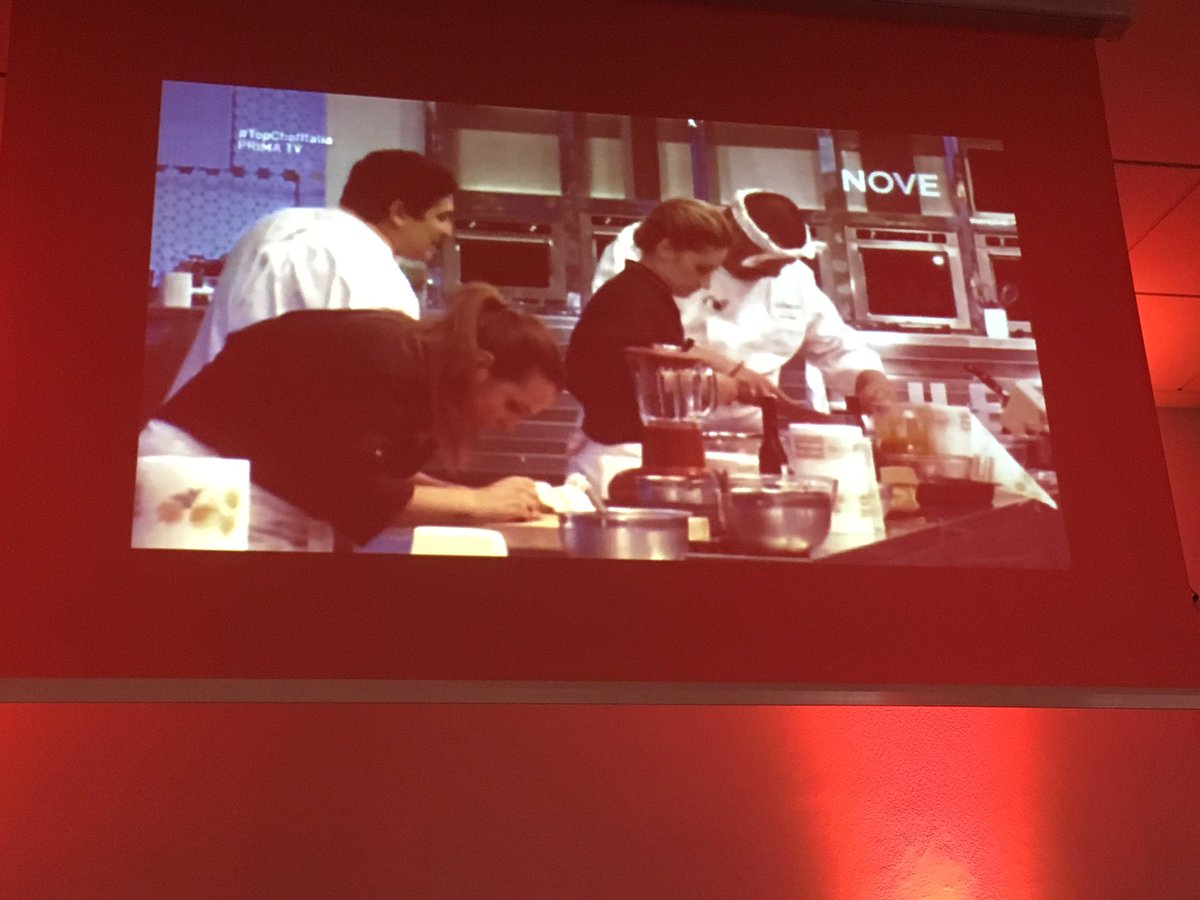 Tartare di cuore, fiocchetto in testa e due donne in squadra.
#teamfronduti ✌🏻️#topchefitalia #divanorolling