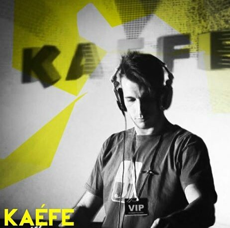 Si ya pintaba bien, con KAÉFE dj <a href="/Dj_Kaefe/">Kaéfe</a> suena brutal, o no?? 🔜🔜🔜 👐💥👐 Byebye planes para el 12, lo primero es lo primero... 😈😈😈😈⬇⬇⬇⬇⬇