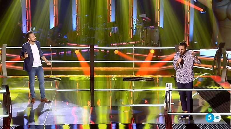 MusicTelecinco's tweet photo. #BatallasLaVoz2 ¡@CarlosPepaLaVoz y @RafaelBLaVoz son dos monstruos! 💃💃 > https://t.co/ZWWybRIhiL https://t.co/x6IazSkprB