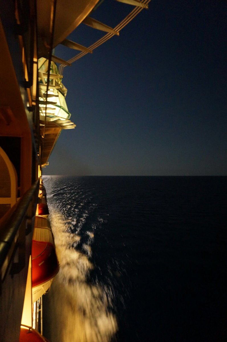Crocieristi's tweet photo. #QuelCheVoglio è quella luce negli occhi che riflette te, la tua agitata dolce #marea, il #navigar sereno.
#buonanotte amici https://t.co/O2OjOCJBSO