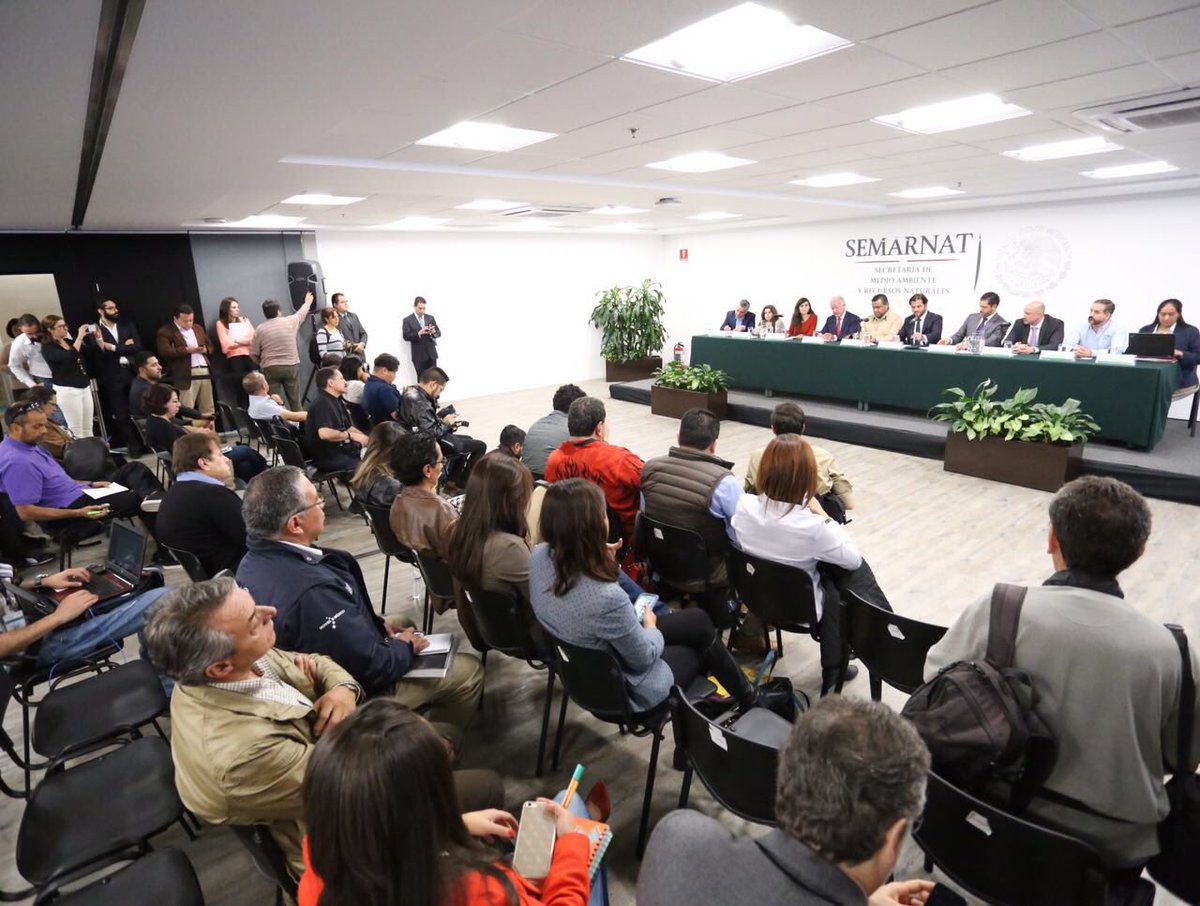 RafaelPacchiano's tweet photo. En conferencia de prensa aclaramos que NO se perderán 17mil hectáreas de bosque en el Nevado de Toluca; al contrario se van a incrementar. https://t.co/Pp0UWnJi6p