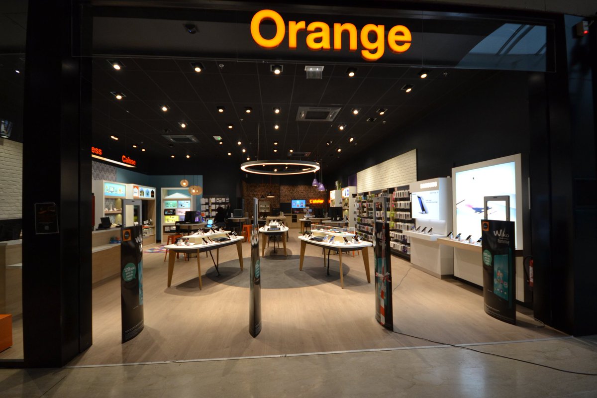 pdescognets's tweet photo. 🎆🎇🎉Ouverture de la Boutique #Smartstore @orange #Ulis2 C'est parti ! Lancement réussi 👍👏👏  #ADPP #SUDY #Essentiels2020 #Orange_ParisIdf https://t.co/lA4A4Phnqi