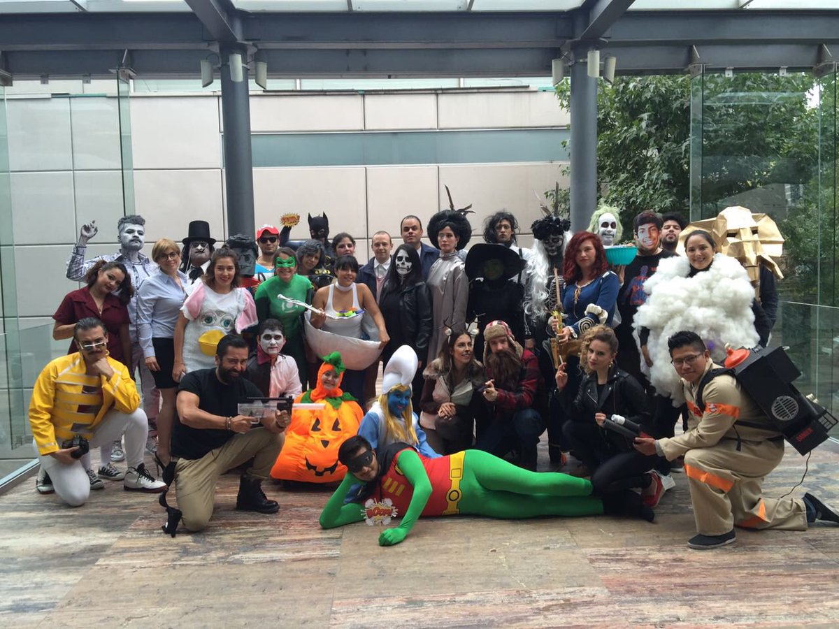 Acá no le tenemos miedo a nada: el brief, la desvelada, los bomberazos o el Halloween. ¿Qué disfraz les gustó más? #PicoHalloween.