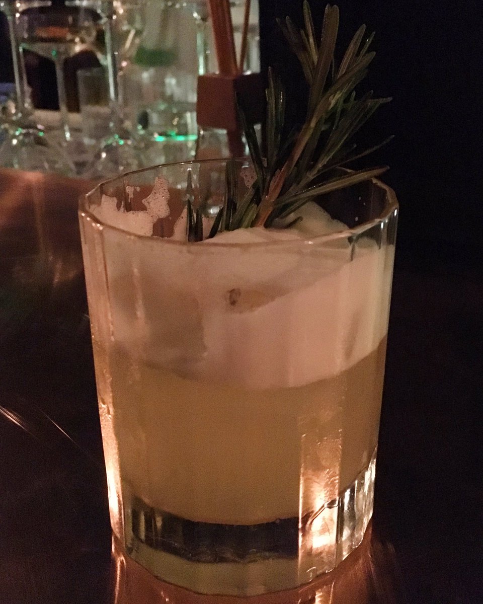 drinkhackney's tweet image. Well hello @Rays__Bar! 😁🍸🍕Very good to meet you! #newopening #dalston