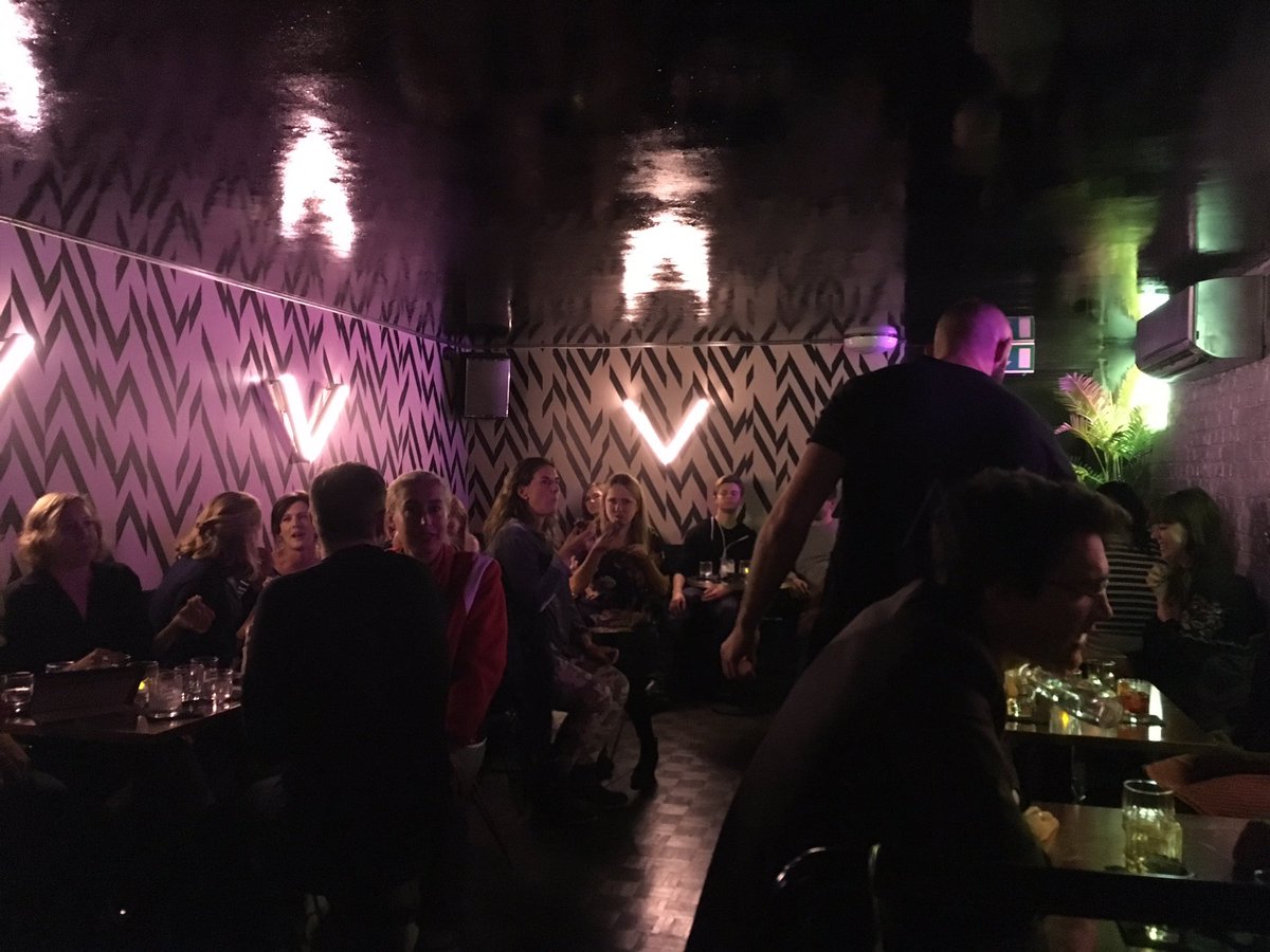 drinkhackney's tweet image. Well hello @Rays__Bar! 😁🍸🍕Very good to meet you! #newopening #dalston