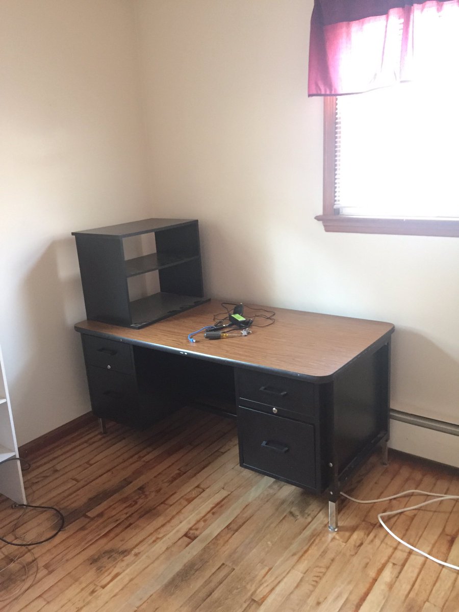OBJayGalaxy's tweet image. This is going to be my new desk for my gaming. Can't wait to get moved in to play. #needinternet #callofduty
