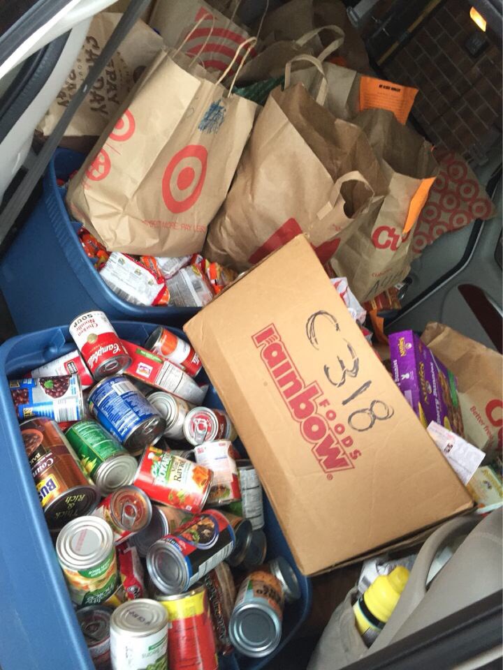 wayzata_amnesty's tweet photo. What an awesome run! #wescarehunger was a success! 1,033 lbs of food donated to IOCP this week 🎃 https://t.co/2XwwOFXHkD