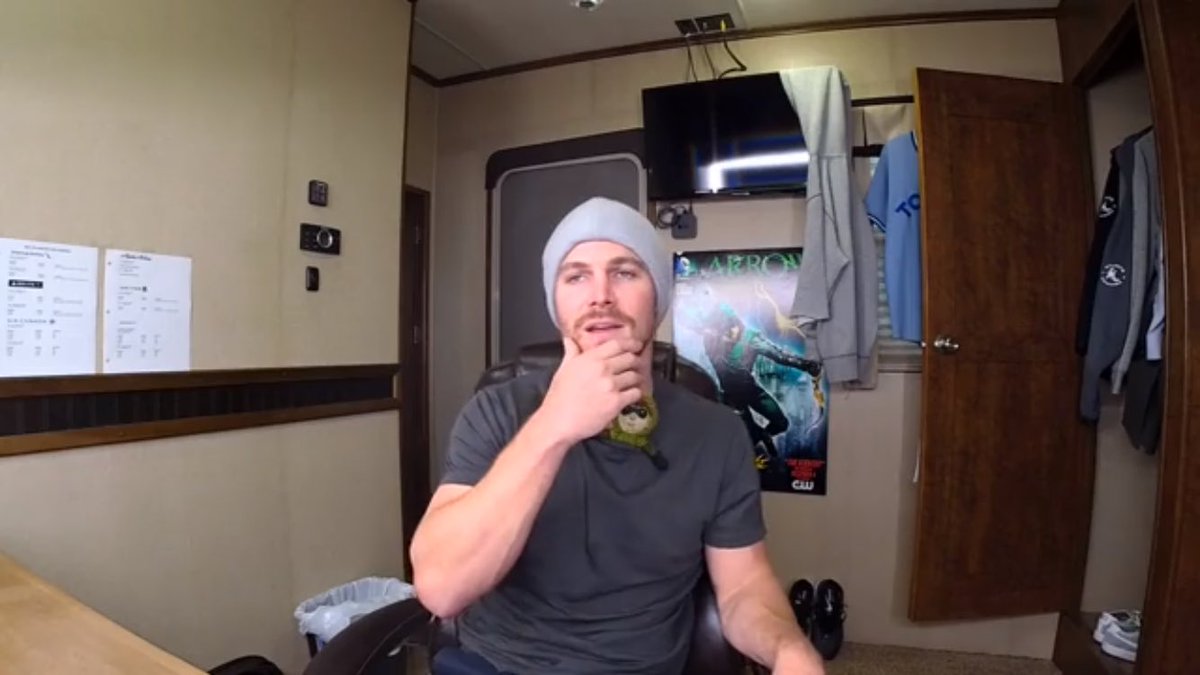 StarlingCityJ's tweet photo. New @StephenAmell video on Facebook 😁🙌 talking about sports, #Arrow, #Olicity, mini Green Arrows &amp; more 💚🎯💚🎯
https://t.co/BJxPvMftQH https://t.co/k7stCnqY0x