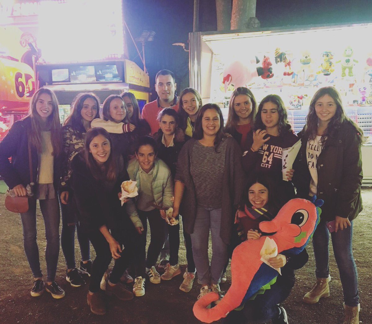 ceb_girona's tweet photo. Més #Fires2016! #InfantilFemení  🎢🎡 https://t.co/Yc7kCyP3pc