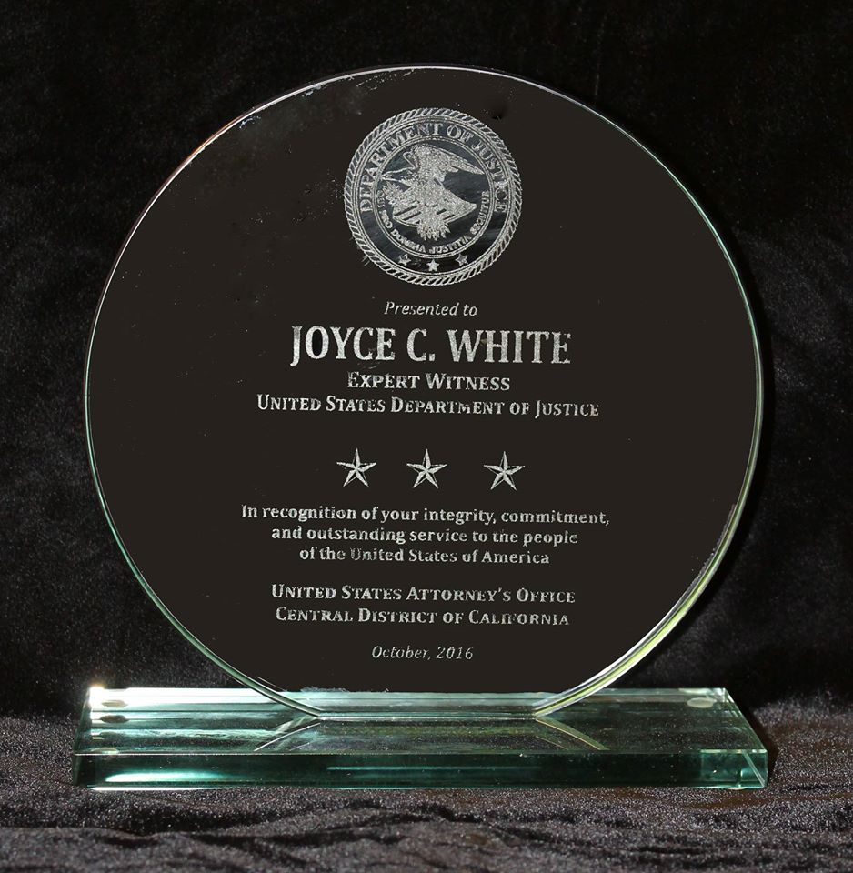 Congratulations to Joyce White for receiving award at the 15th Law Enforcement Award ceremony <a href="/UnitedStatesDOJ/">U.S. Attorney</a> bit.ly/2f2gKmU!!