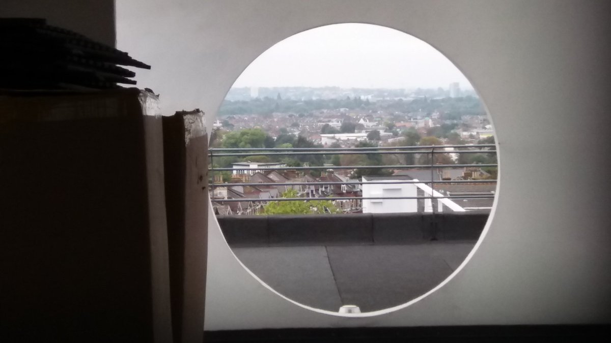 langrabbie's tweet photo. @robtelford @Gert They once had sunbathing terraces on top of @PullmanCourt80 
Sadly closed in name of 'elf n safety https://t.co/Y9xISsROIb