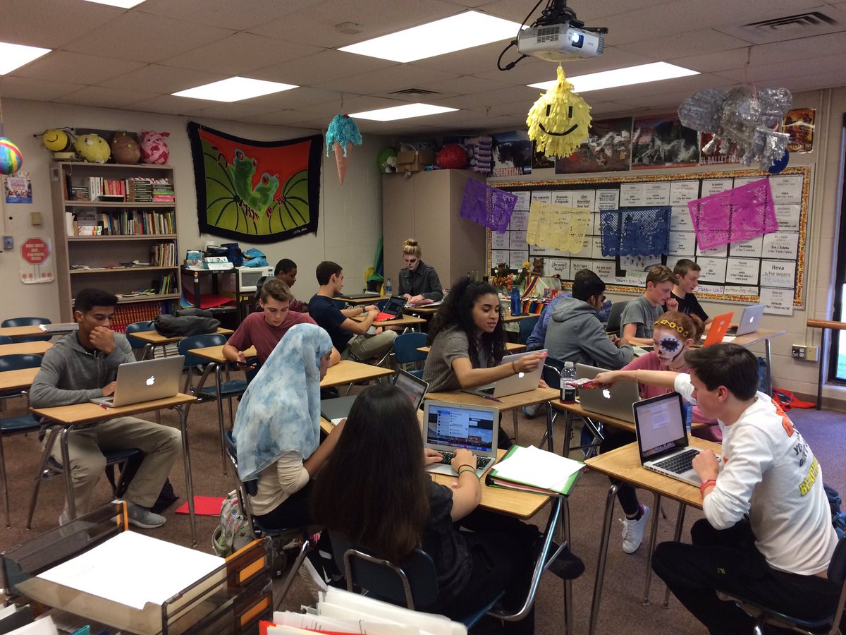 GaryDiBianca's tweet photo. Spanish IV investigating syncretism in Hispanic cultures and presenting to the class. Our first time w/ SOLE. #solecle #orangelearns https://t.co/0pITQEex6U
