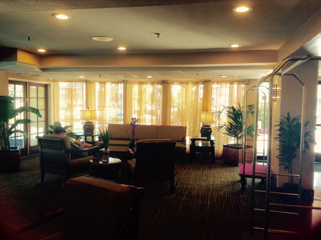 ServiceFanatics's tweet photo. A beautiful Fall day in Escondido!
#HIExpressEscondido
#PHHGreatHotels https://t.co/Ak2T1zoFlX