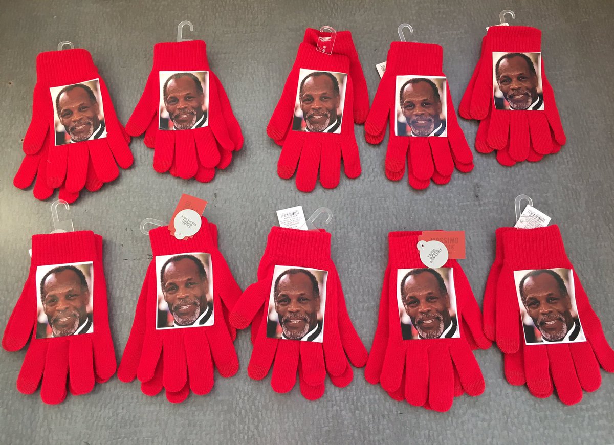 MATTHEWHOFFMAN1's tweet photo. Alllrightttt I'm about to gift the cast of @AlmostChristmas starring #DannyGlover some actual #DANNYGLOVERS Wish me luck! CC: @regalmovies https://t.co/vmH1AyQXaM