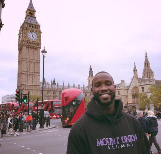 Commanders's tweet photo. 10/28, 7 AM - touchdown in London town.
10/29, 2 PM - explore the city.

@PierreGarcon's Life on the road in London: https://t.co/Olo5IXEfdF https://t.co/ODkmn3qV5i