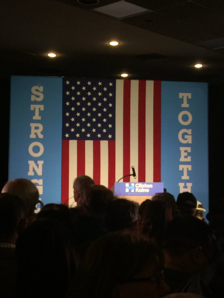 Bayjaby's tweet photo. So excited to see Sen. Elizabeth Warren stumping for Hillary Clinton! #imwithher #nevadatogether #shewinswewin https://t.co/dTYGdXsfT4