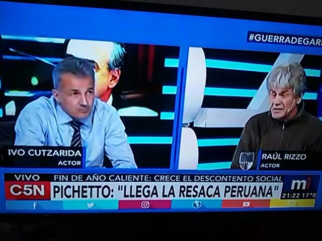 Elyobservaa16's tweet photo. #GuerradeGarrafas #Cutzarida ( CORTA LA BOCHA) SU DIÁLOGO EEEEEEEEEEE, BUE ESO ALGUNA VEZ SE POSTULÓ.......ARGENTINA PAÍS GENEROSO......... https://t.co/hcrE68oHeM