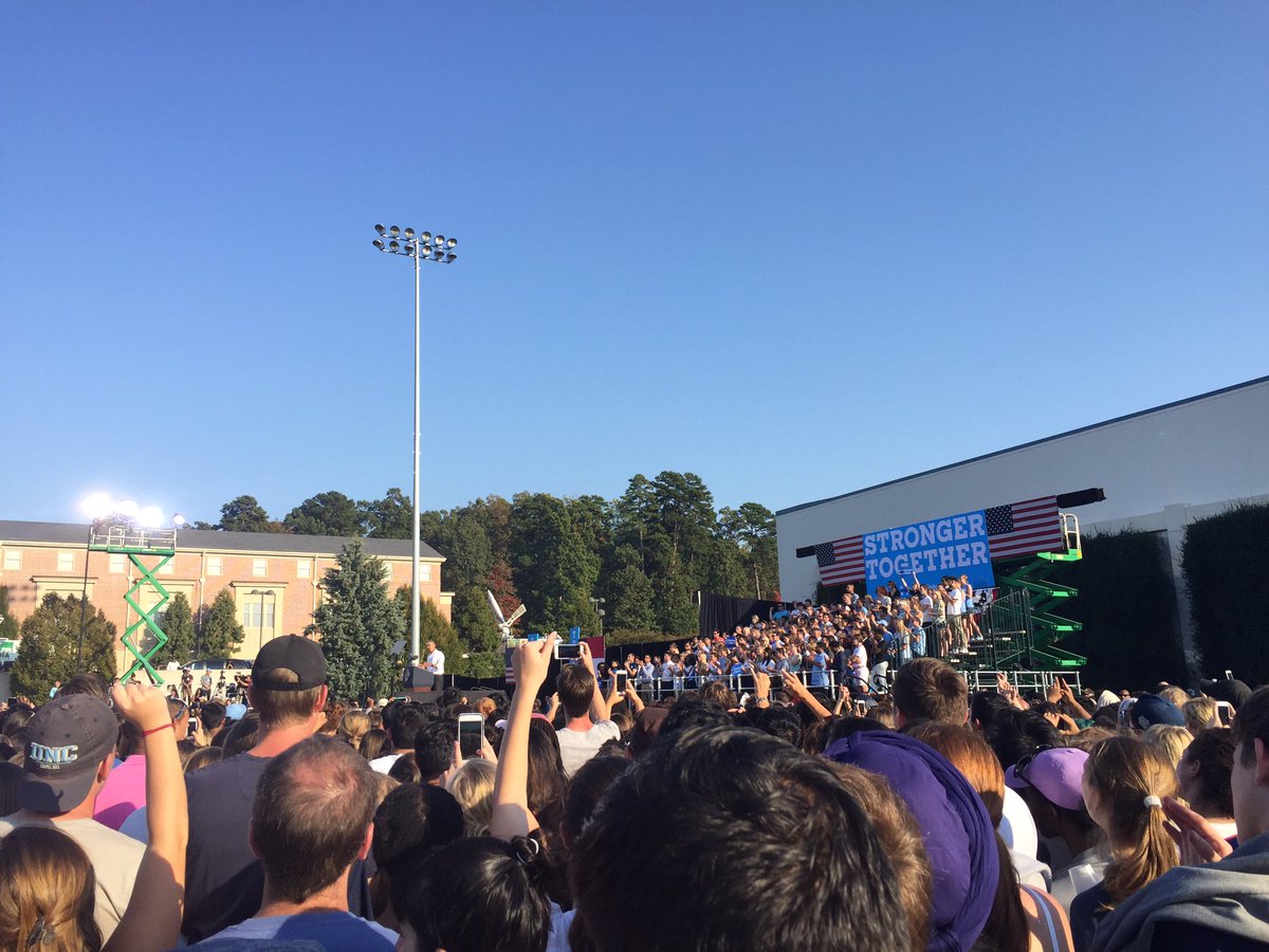 SkyeMcC0llum's tweet photo. Hung out with @POTUS today 💙 #ImWithHer #obamaunc https://t.co/1c543QDYXZ