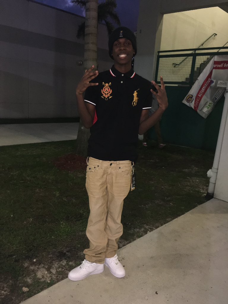 BrokeboyChris's tweet photo. Birthday vibes😬 https://t.co/PWdz4Nbx2Z