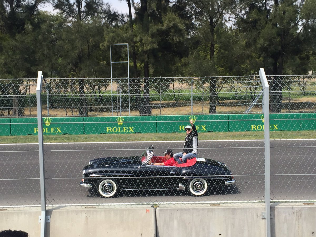 Mayren_L's tweet photo. @Dany_Kvyat @HulkHulkenberg #MexicoGP2016 https://t.co/W08rCRFMNm