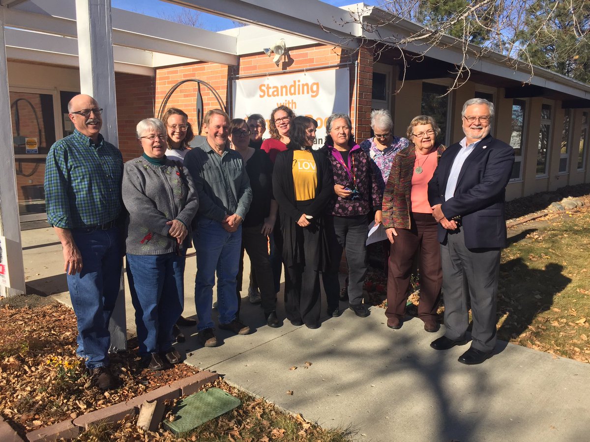 SidewithLove's tweet photo. Gathered with members of UU Bismarck-Mandan Social Action Working Group en route to #StandingRock @uua #noDAPL #WaterIsLife https://t.co/vyexGN4vJh