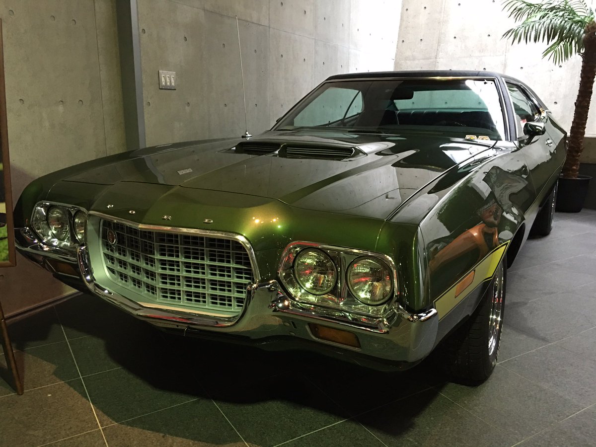 藤木義勝 そういえば 昨日行った那須psガレージには映画 から抜け出したかのように綺麗なグラン トリノもありました インターセプターのスーパーチャージャー越しの助手席にはマックスの愛犬の姿も コブラの マーキュリーを真横にして飲んだコーヒーは格別