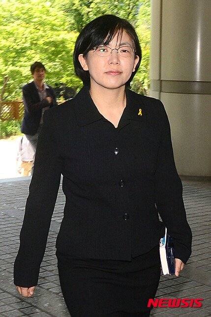 yongtrim904's tweet image. 야당당수중에 이정희만한 인물 없습니다. 사상최악의 부정선거가 분명한데도 입 쳐닫고 있는 여야 븅씐 정치꾼들에게 삼단 돌려차기로 아구창을 날려버린 아주 멋진 사람입니다. 야당당수라면 그쯤되야잖겠습니까?