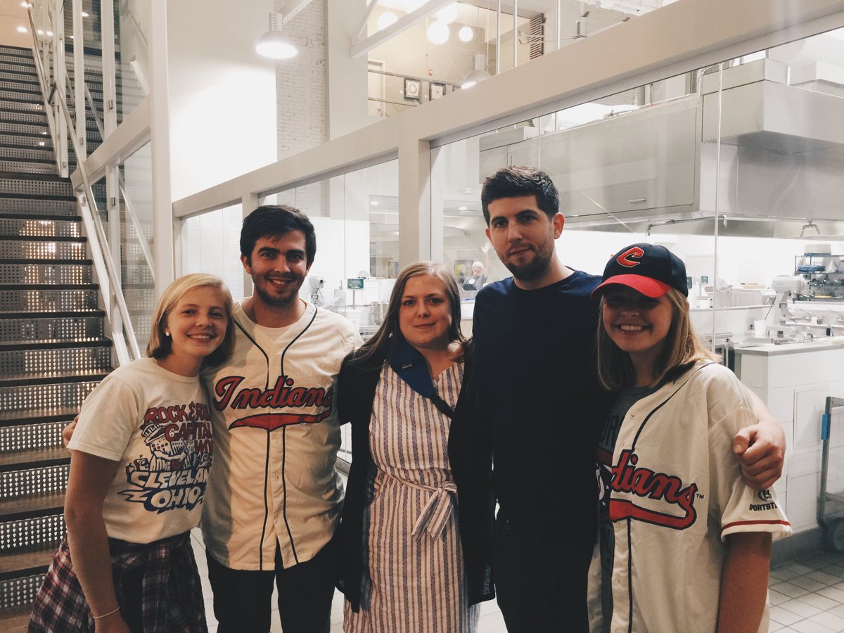 etveres's tweet photo. #windians #plz #ihonesltyjustreallylikethisphotebcsibs!! https://t.co/r6N4ksUce3
